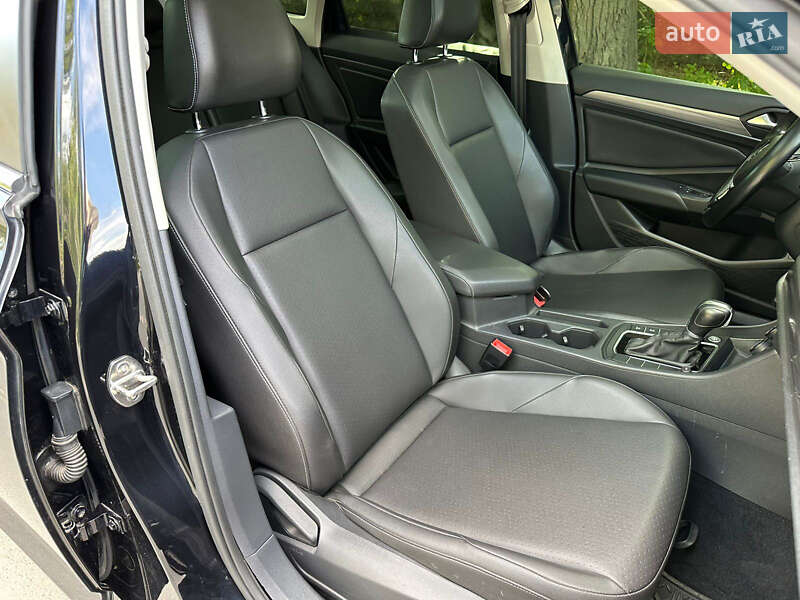 Седан Volkswagen Jetta 2019 в Дніпрі