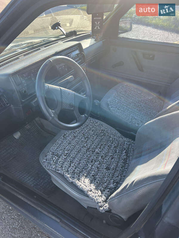 Седан Volkswagen Jetta 1989 в Березовке