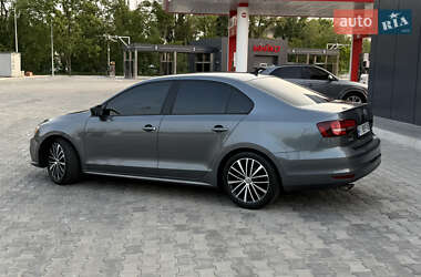 Седан Volkswagen Jetta 2016 в 