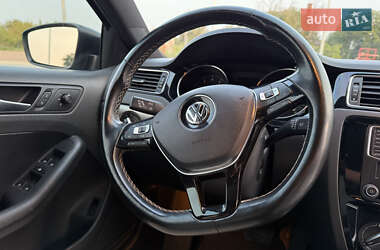 Седан Volkswagen Jetta 2016 в 