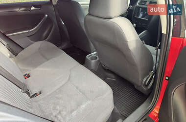 Седан Volkswagen Jetta 2012 в 