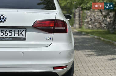 Седан Volkswagen Jetta 2016 в 