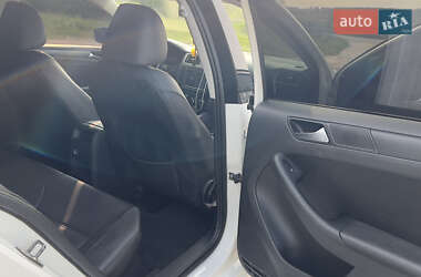 Седан Volkswagen Jetta 2011 в 