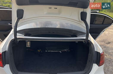 Седан Volkswagen Jetta 2011 в 