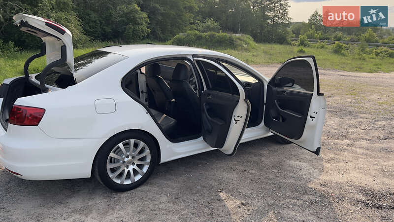 Седан Volkswagen Jetta 2011 в Житомирі
