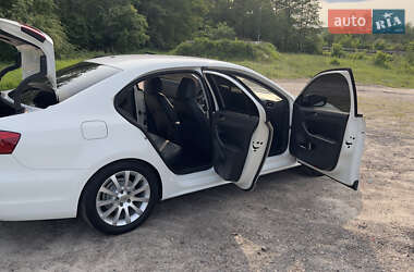 Седан Volkswagen Jetta 2011 в 