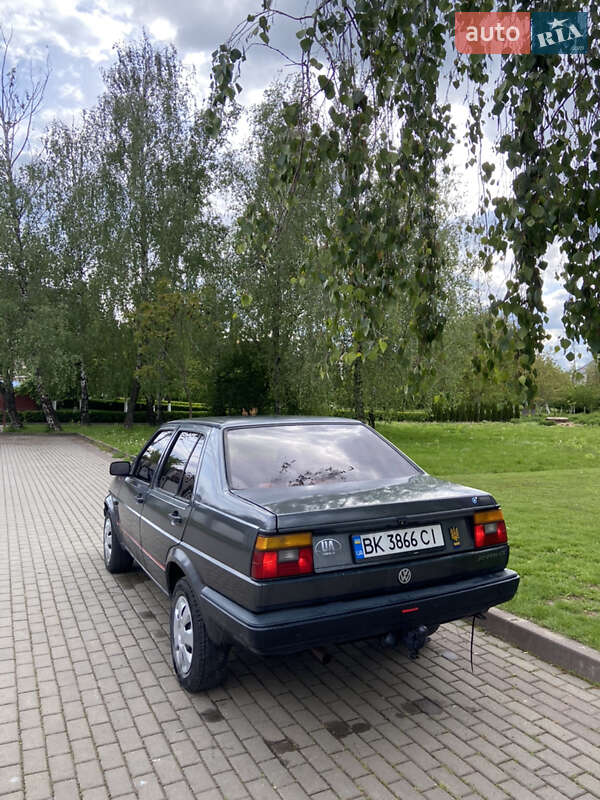 Седан Volkswagen Jetta 1988 в Ровно