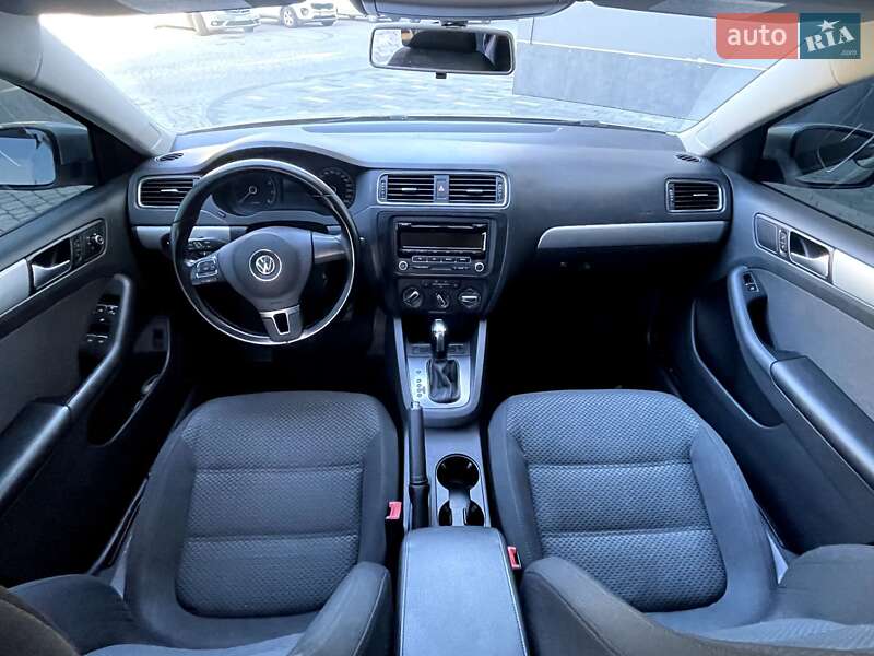 Седан Volkswagen Jetta 2013 в Івано-Франківську