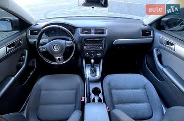 Седан Volkswagen Jetta 2013 в 