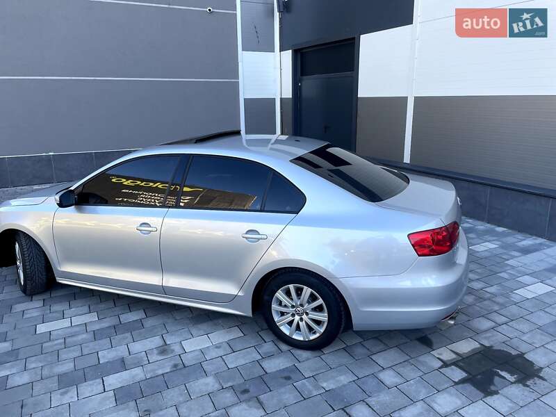 Седан Volkswagen Jetta 2013 в Івано-Франківську