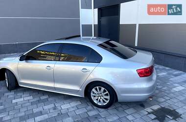 Седан Volkswagen Jetta 2013 в 
