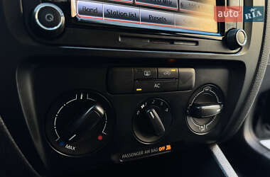 Седан Volkswagen Jetta 2011 в 