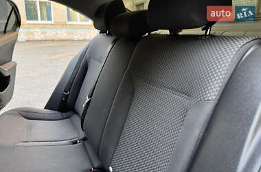 Седан Volkswagen Jetta 2011 в 