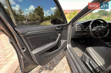 Седан Volkswagen Jetta 2018 в 