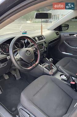 Седан Volkswagen Jetta 2016 в 