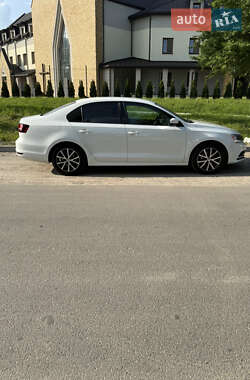 Седан Volkswagen Jetta 2016 в 