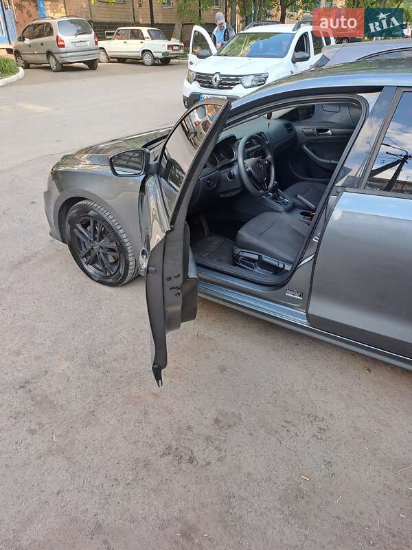 Седан Volkswagen Jetta 2016 в Кривом Роге