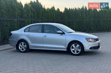 Седан Volkswagen Jetta 2011 в 