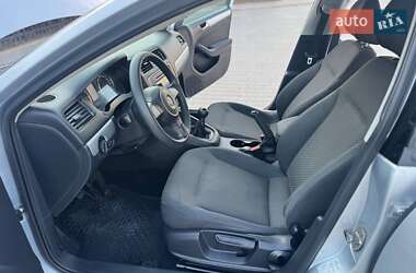 Седан Volkswagen Jetta 2011 в 