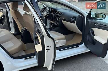 Седан Volkswagen Jetta 2016 в 