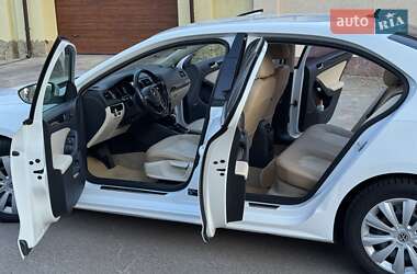Седан Volkswagen Jetta 2016 в 
