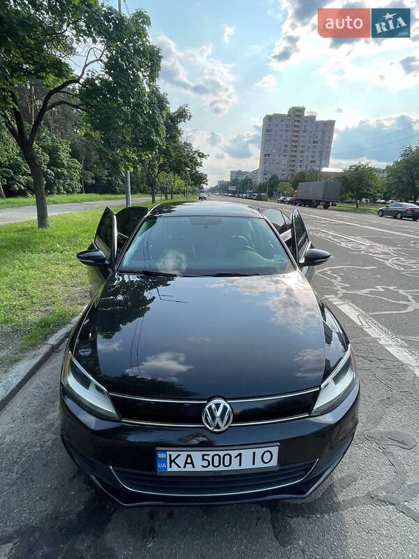 Седан Volkswagen Jetta 2012 в Києві