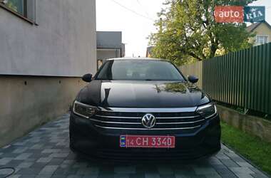 Седан Volkswagen Jetta 2019 в 