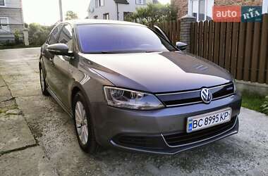Седан Volkswagen Jetta 2013 в Львове