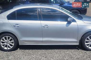 Седан Volkswagen Jetta 2012 в 