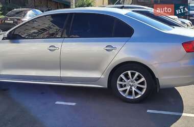 Седан Volkswagen Jetta 2012 в 