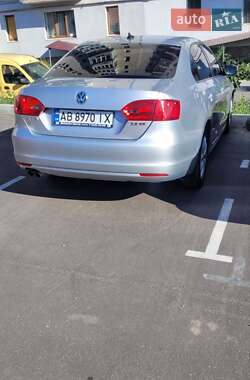 Седан Volkswagen Jetta 2012 в 