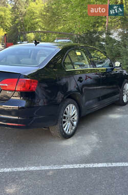 Седан Volkswagen Jetta 2013 в 