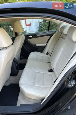 Седан Volkswagen Jetta 2013 в 