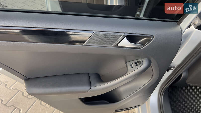 Седан Volkswagen Jetta 2015 в Києві