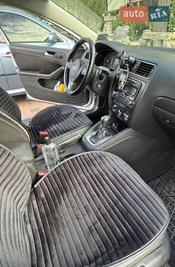 Седан Volkswagen Jetta 2011 в 