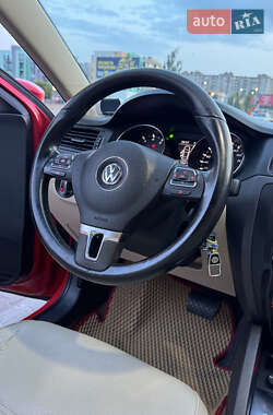 Седан Volkswagen Jetta 2012 в 