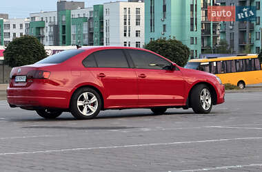 Седан Volkswagen Jetta 2012 в 
