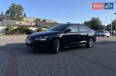 Седан Volkswagen Jetta 2012 в Ужгороді