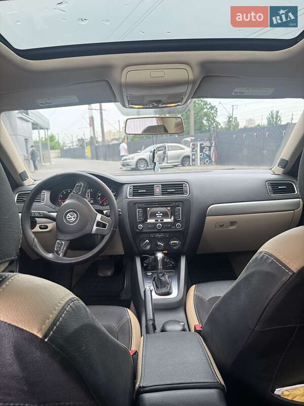 Седан Volkswagen Jetta 2012 в Києві