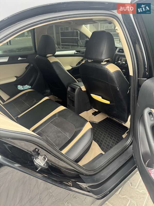 Седан Volkswagen Jetta 2012 в Києві