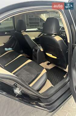 Седан Volkswagen Jetta 2012 в 