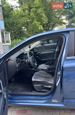 Седан Volkswagen Jetta 2018 в 
