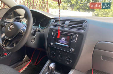 Седан Volkswagen Jetta 2015 в 