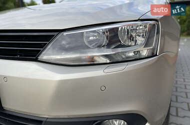 Седан Volkswagen Jetta 2012 в 