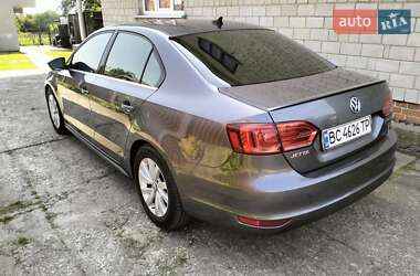 Седан Volkswagen Jetta 2013 в 