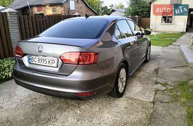 Седан Volkswagen Jetta 2013 в 
