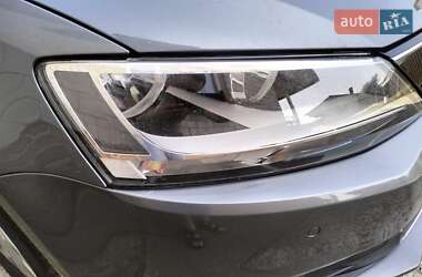 Седан Volkswagen Jetta 2013 в 