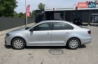 Седан Volkswagen Jetta 2015 в 