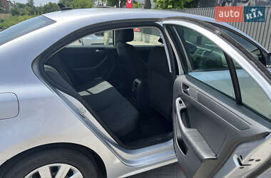 Седан Volkswagen Jetta 2015 в 