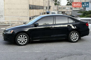 Седан Volkswagen Jetta 2011 в 